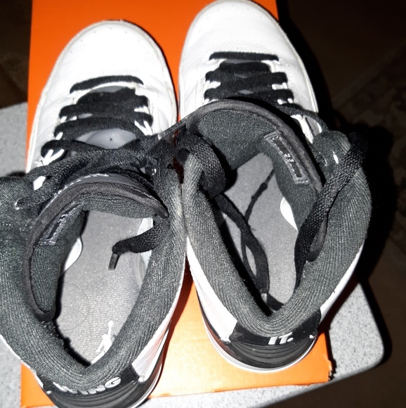 Air Jordan 2's - Picture 2 of 4